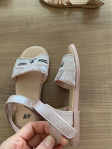 28 Beden H&M kız çocuk sandalet