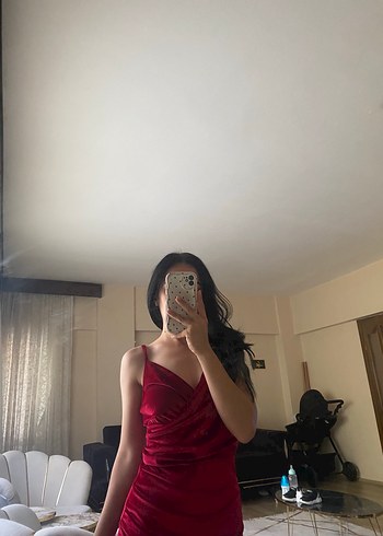 Kırmızı V Yaka İnce Askılı Mini Elbise