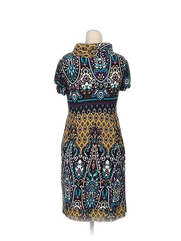 m Beden PreLoved Kısa Elbise %70 İndirimli.