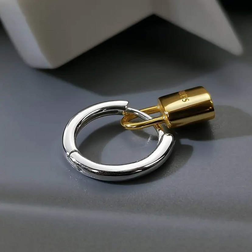 Samy Altın Renkli Kilit Figürlü Midi Küpe - Görsel 2