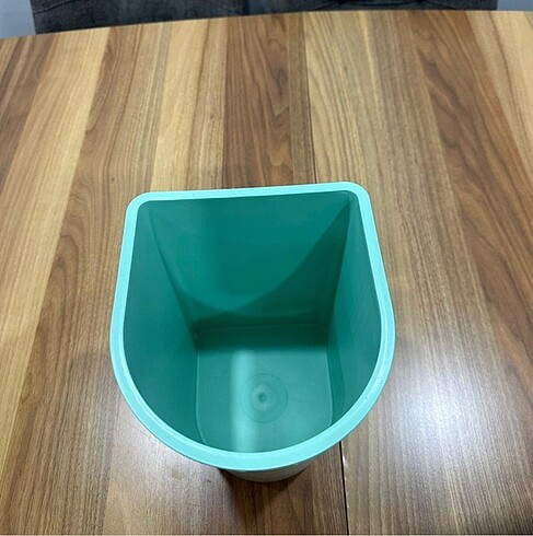  Beden Tezgah üstü çöp kovası