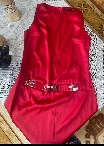 Kırmızı Kemerli görünümlü Mini Elbise - Görsel 2