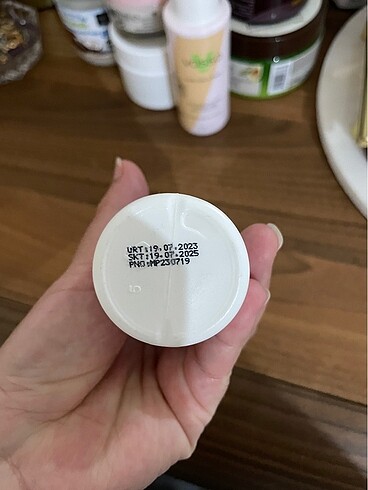 Diğer İzderma beyazlarıcı krem