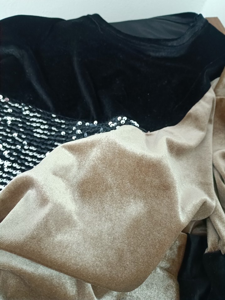 Siyah payetli kadife kısa üst - Görsel 4