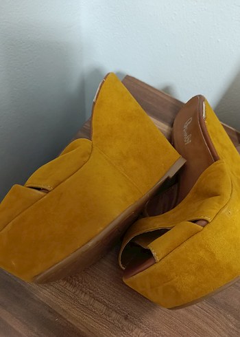 Sarı Süet Kadın Dolgu Topuklu Ayakkabı - Görsel 2