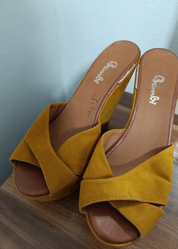 Sarı Süet Kadın Dolgu Topuklu Ayakkabı - Görsel 3