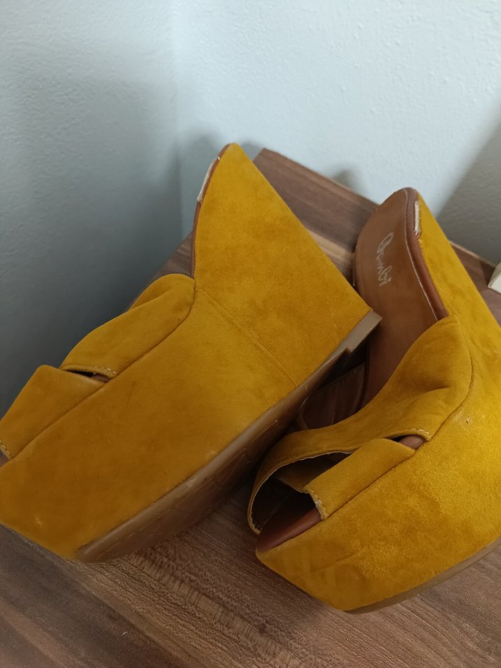 Sarı Süet Kadın Dolgu Topuklu Ayakkabı - Görsel 2