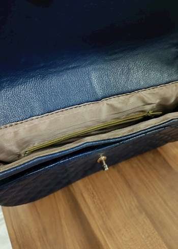 Zincir Detaylı lacivert çanta - Görsel 4