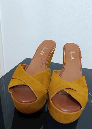 38 Beden sarı Renk Sarı Süet Dolgu Topuklu Kadın Terlik