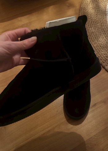 Siyah Kürklü Kadın Bot - Görsel 2