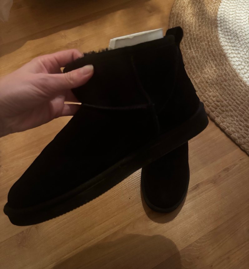 Siyah Kürklü Kadın Bot - Görsel 2