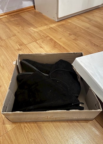 Siyah Süet Dizüstü Topuksuz Çizme - Görsel 2