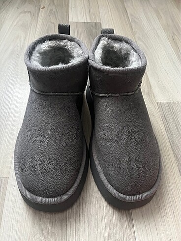 Diğer yüksek topuk ugg