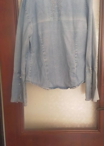 Düğmeli, işlemeli Mavi Kot  Kadın Gömlek - Görsel 3