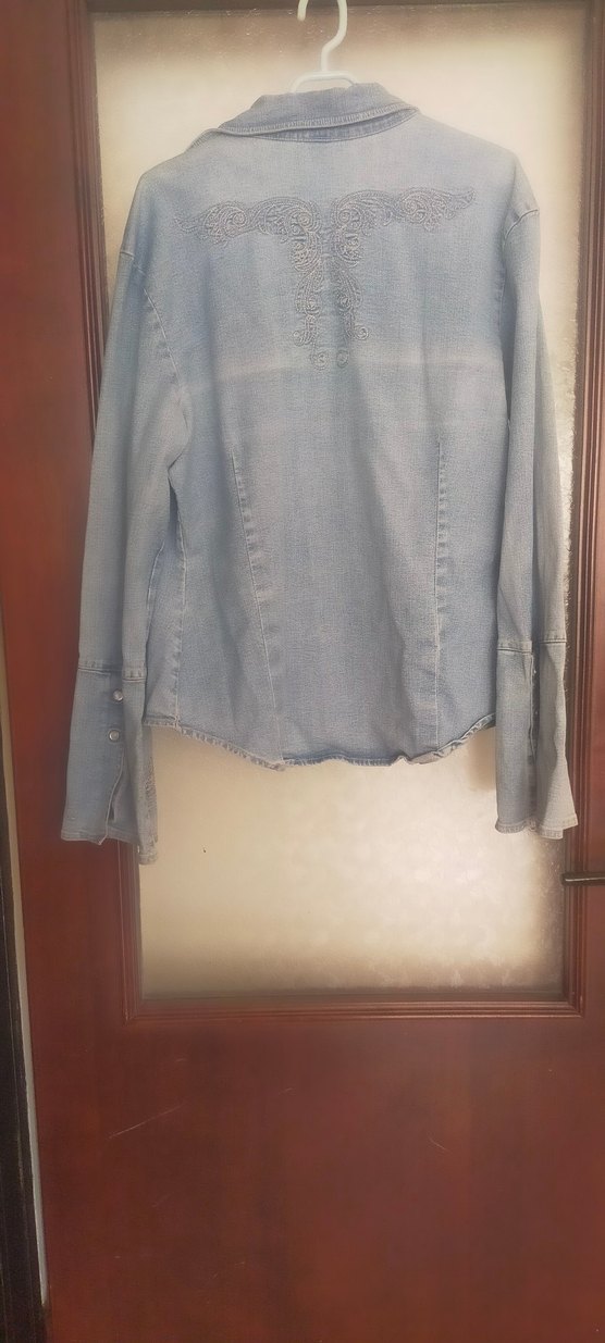 Düğmeli, işlemeli Mavi Kot  Kadın Gömlek - Görsel 3