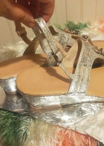 Gümüş Rengi Taşlı Kadın Dolgu Topuk Sandalet - Görsel 2