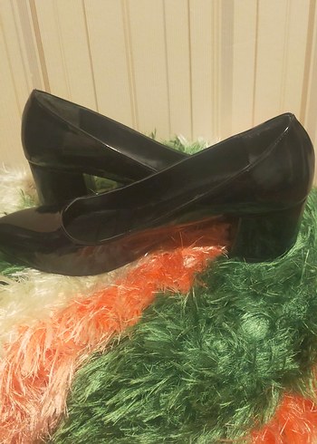 Siyah Rugan kısa topuklu ayakkabi - Görsel 2