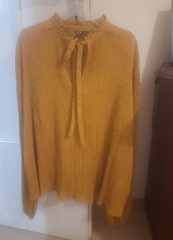 LC Waikiki Sarı renkli puantiyeli şık bluz