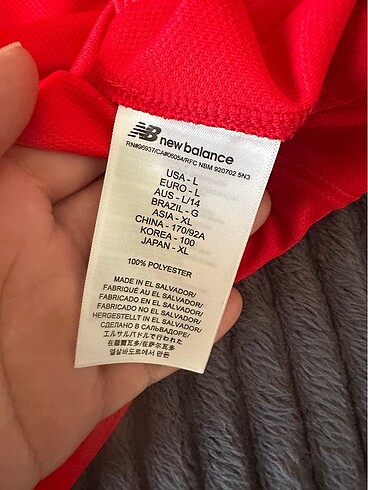 l Beden kırmızı Renk Mew balance tişört