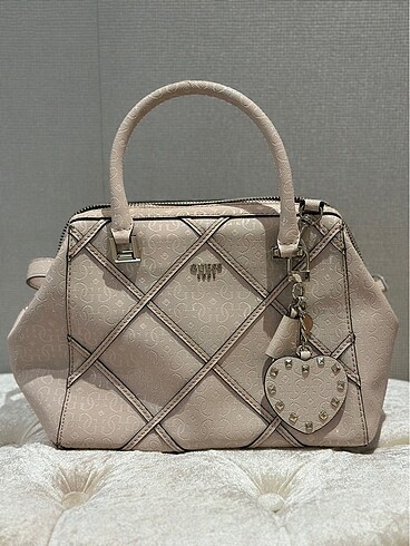 Guess toz pembe capraz canta