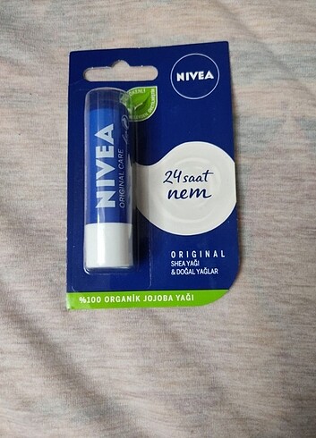 Nivea dudak bakım kremi 