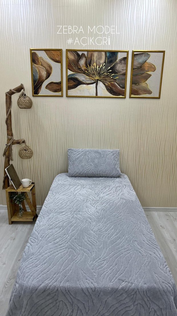 Açık Gri Düz Desenli Yatak Örtüsü - Görsel 3