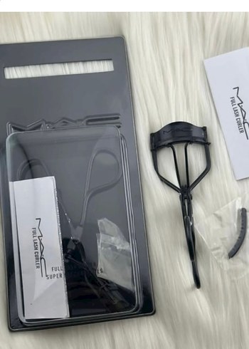 MAC Siyah Kirpik Kıvırıcı