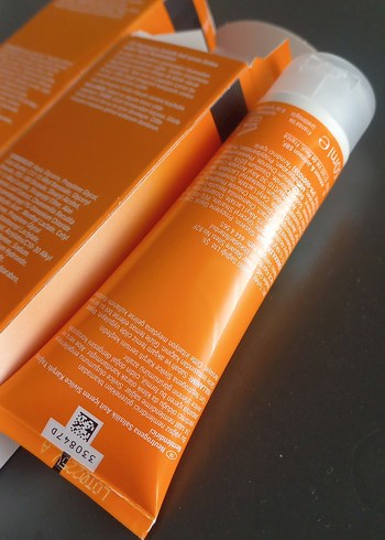 Neutrogena %0.5 Salisilik Asitli Yüz Nemlendiricisi - Görsel 4