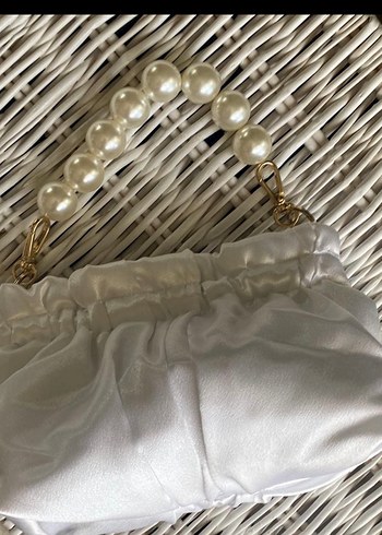 İnci Saplı Beyaz Pilili Kadın Çanta - Görsel 3