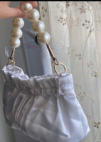İnci Saplı Beyaz Pilili Kadın Çanta - Görsel 2