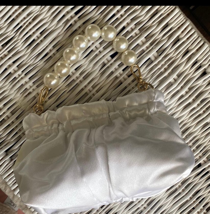 İnci Saplı Beyaz Pilili Kadın Çanta - Görsel 3