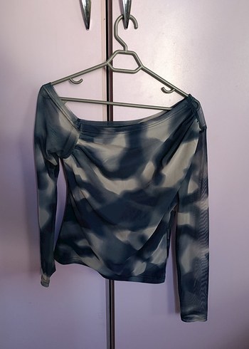 Gri Batik Desenli V Yakalı Uzun Kollu Bluz - Görsel 2