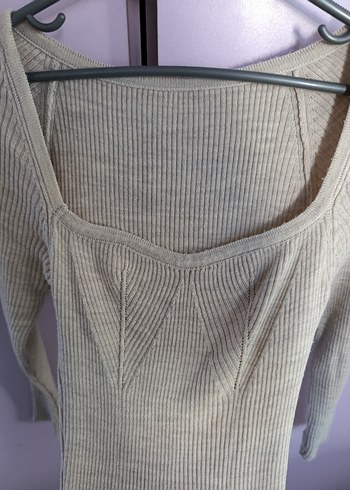 kare yaka yırtmaçlı bej elbise - Görsel 3