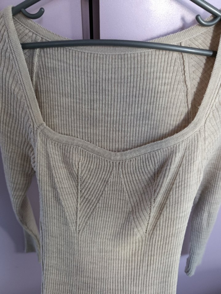 kare yaka yırtmaçlı bej elbise - Görsel 3