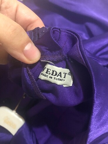 Boyundan bağlı mor renk saten abiye elbise - Görsel 3