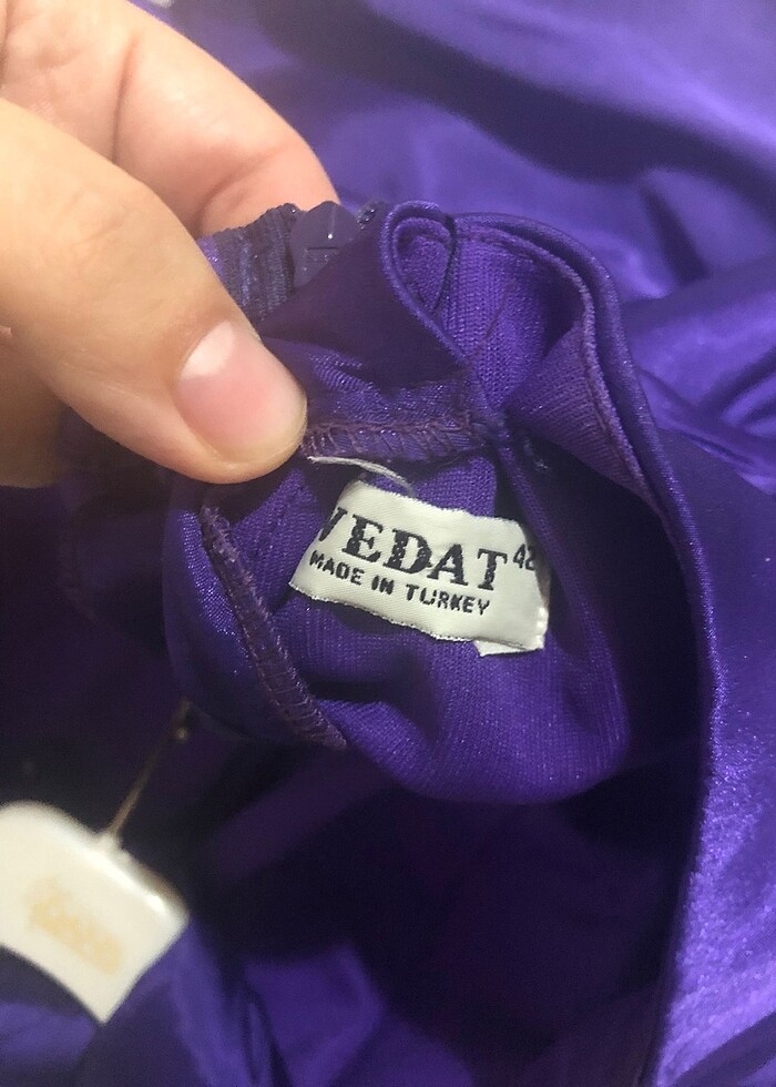 Boyundan bağlı mor renk saten abiye elbise - Görsel 3