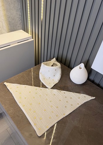 Çiçek Desenli ve Beyaz yıldızlı Bebek Önlüğü & yakalık - Görsel 2