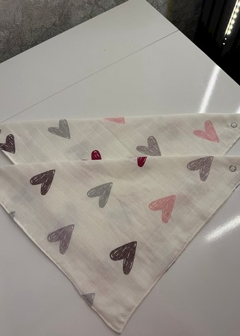 Kalp Desenli Beyaz Bebek Önlüğü - Görsel 2