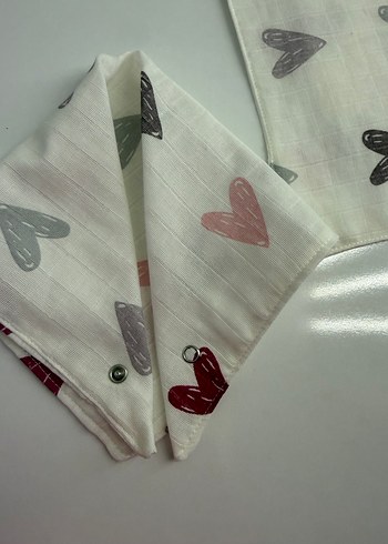 Kalp Desenli Beyaz Bebek Önlüğü - Görsel 3