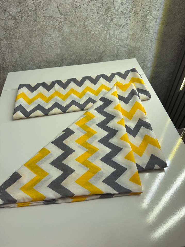 Gri ve Sarı Desenli  yastık kılıfı - Görsel 2