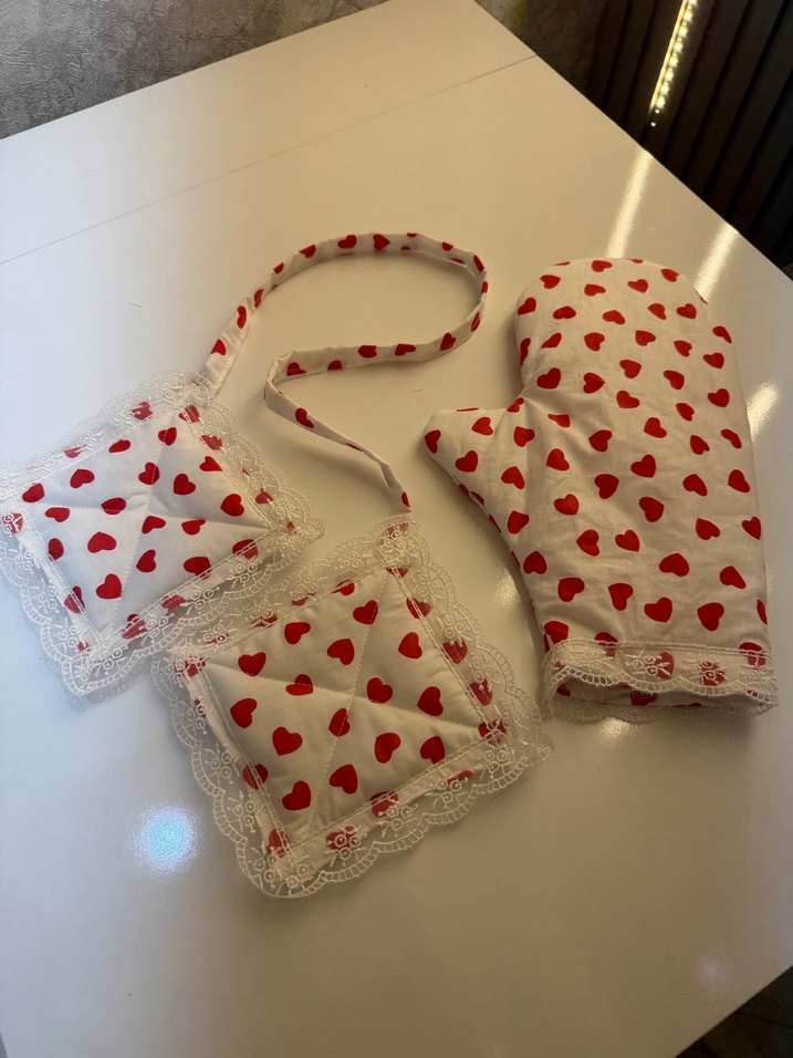 Nakışlı Kalp Desenli Mutfak Önlüğü ve Eldiven - Görsel 4