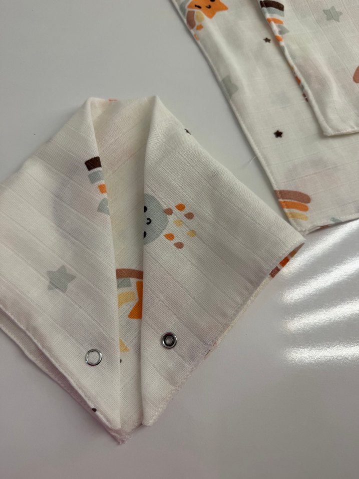 Çok Renkli Baskılı Bebek Önlüğü - Görsel 3