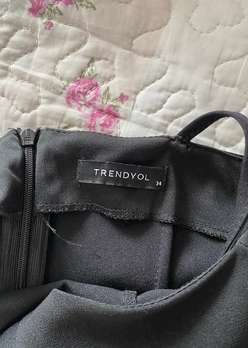 Siyah V Yaka Fırfırlı Midi Elbise - Görsel 3