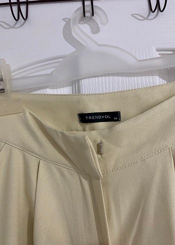 Butter yellow Pilili Midi Kadın Kumaş Pantolon - Görsel 2