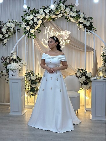Beyaz söz nişan elbisesi