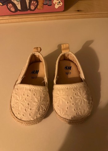 Kız Bebek Beyaz Nakışlı İlk Adım Ayakkabısı - Görsel 2