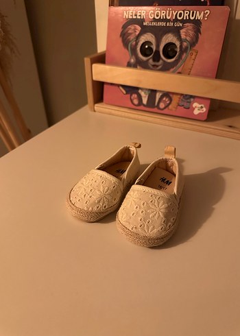 Kız Bebek Beyaz Nakışlı İlk Adım Ayakkabısı - Görsel 3