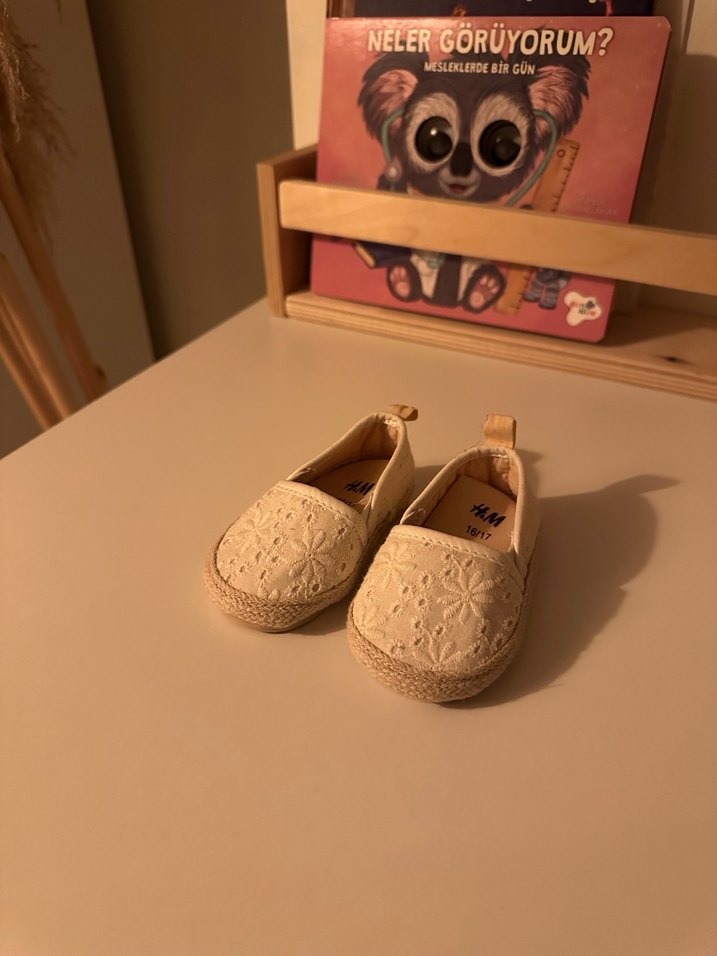 Kız Bebek Beyaz Nakışlı İlk Adım Ayakkabısı - Görsel 3