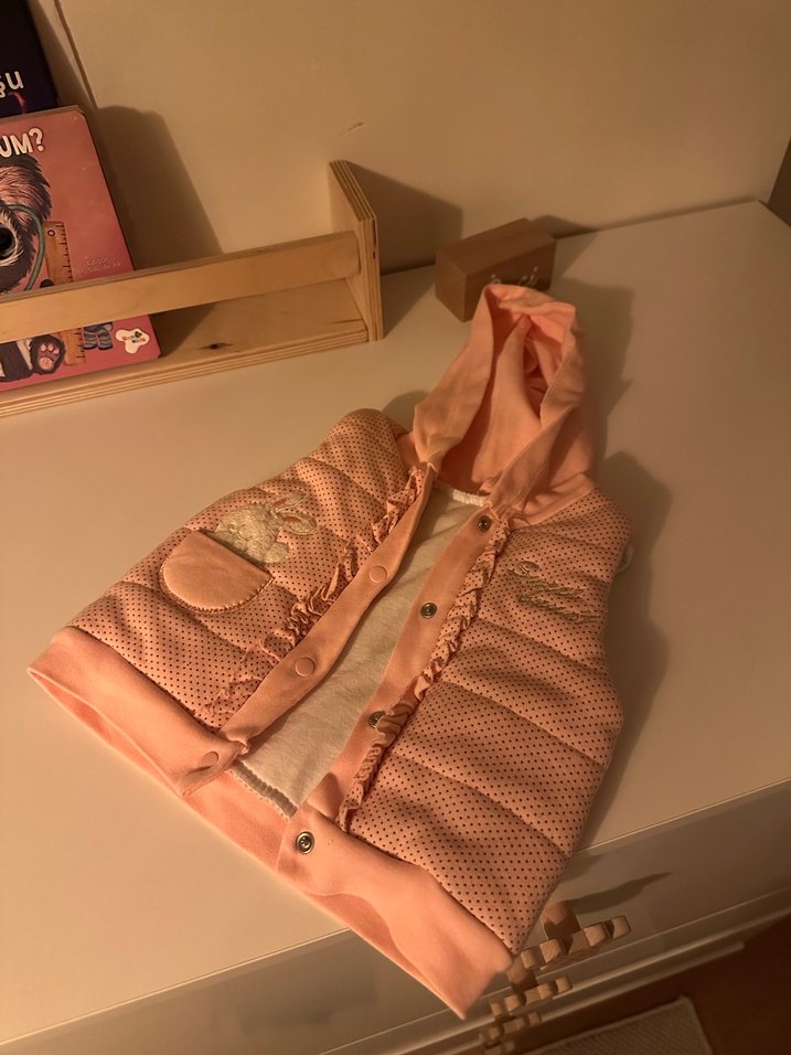 Kız Çocuk Kapüşonlu Düğmeli Pembe Yelek - Görsel 4