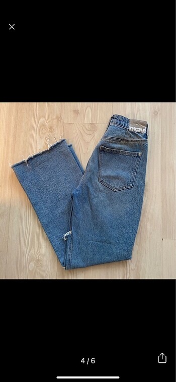 Mavi Jeans Mavi dizlerinden yırtık pantolon